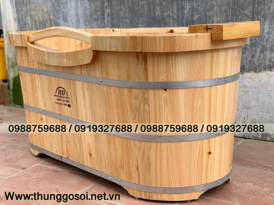 Bồn tắm bằng gỗ pơ mu bo viền 2 lớp chạy xung quanh bồn gỗ