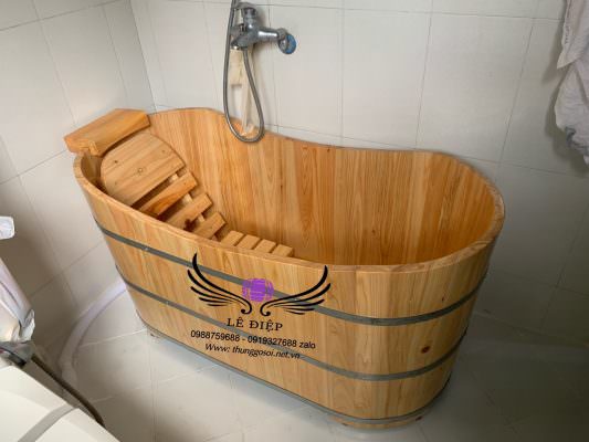 bồn tắm gỗ pơ mu cao cấp bàn giao cho khách
