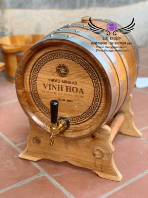 thùng gỗ sồi ngâm rượu khắc mặt