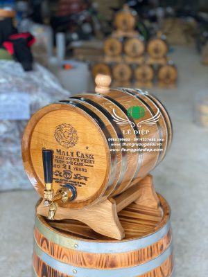 thùng bằng gỗ sồi ủ rượu