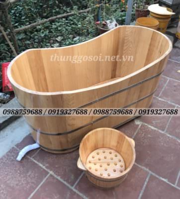 Phòng tắm sang trọng đẹp mắt với thùng tắm gỗ sồi