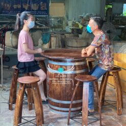 bàn trang trí quán bar
