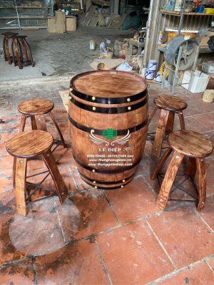 bàn thùng rượu gỗ trưng bày