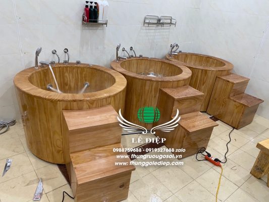 Bồn tắm gỗ sục massage dành cho spa.