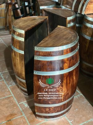 thùng rượu gỗ bổ đôi