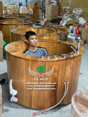 Bồn tắm gỗ sục spa