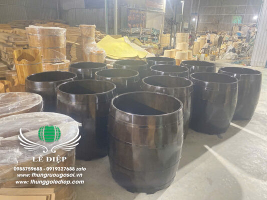bồn tắm gỗ hình trống